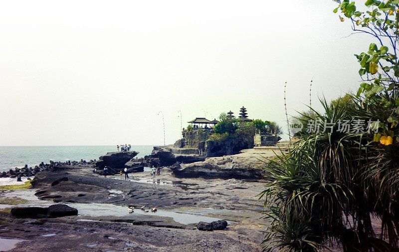 年代。Pura Tanah Lot，海水寺庙。印度尼西亚巴厘岛——Java。